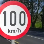 بسته به اینکه در کجای جهان رانندگی می‌کنید، ممکن است محدودیت سرعت را به جای مایل بر ساعت، بر حسب کیلومتر بر ساعت مشاهده کنید. این دو، فرق زیادی با هم دارند.